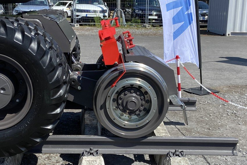MECA-Mecalac 216M Rail_0004