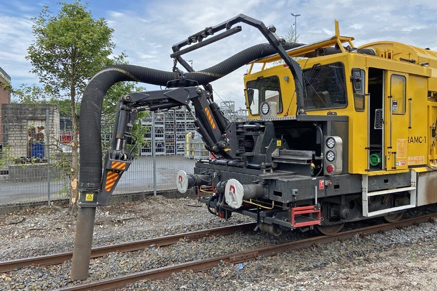 RACA-Railcare RAMC-1 RailVac MC_0003